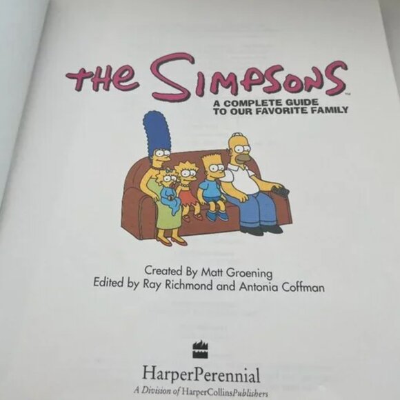 UNIVERSAL STUDIOS Maggie Simpson Plush Doll & The Simpsons Complete Guide - Picture 11 of 15